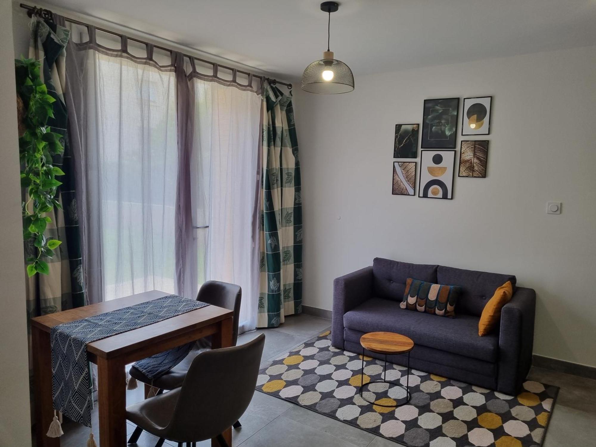 Apartment Quiet In A Setting Nimes